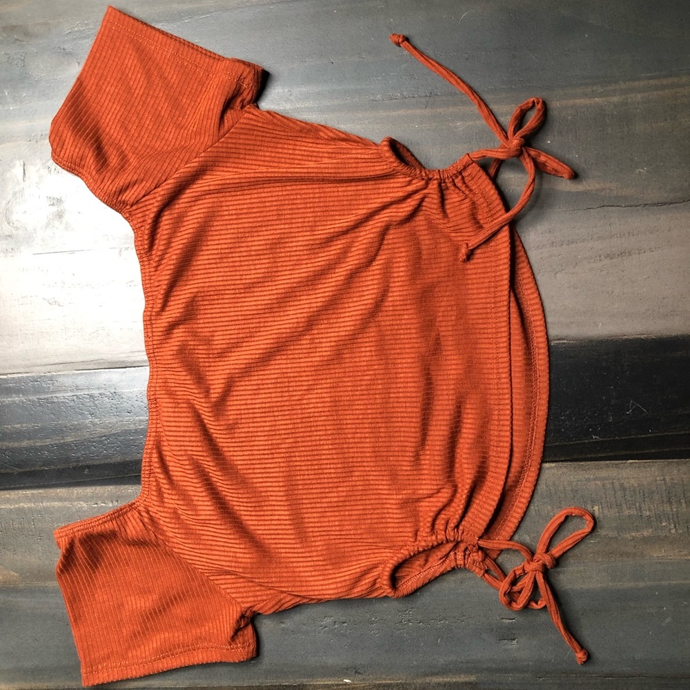 Brown/orange crop top